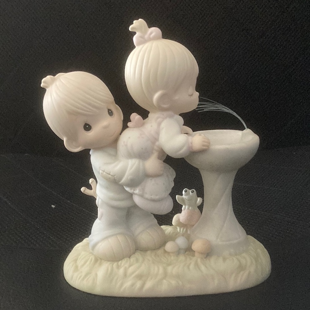 PRECIOUS MOMENTS “ Your love is so uplifting” in perfect condition